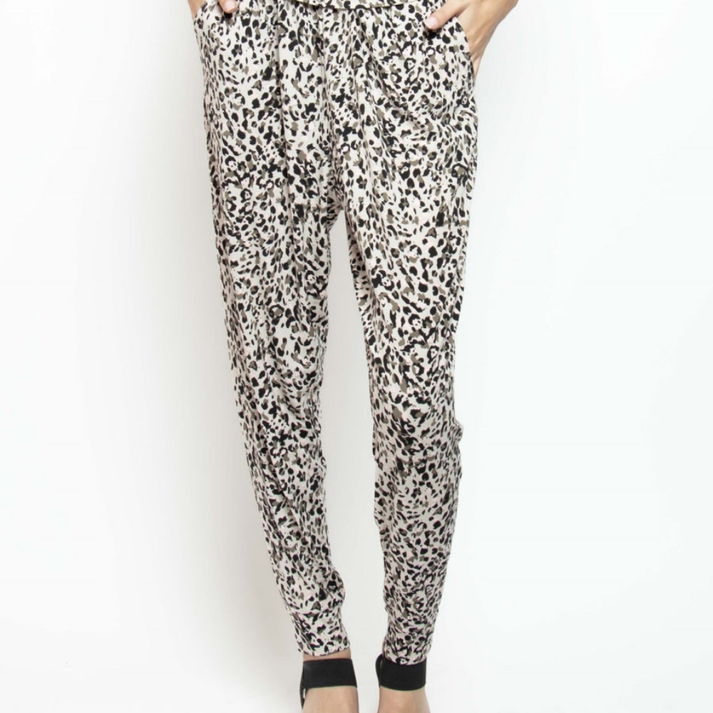 New KIM & CO. ANIMAL CLUSTER BRAZIL KNIT WELLNESS FOLDOVER WAISTBAND CUFFED PANT